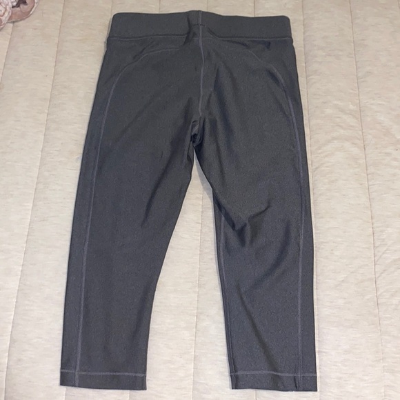 Under Armour Capri Leggings - Picture 2 of 4